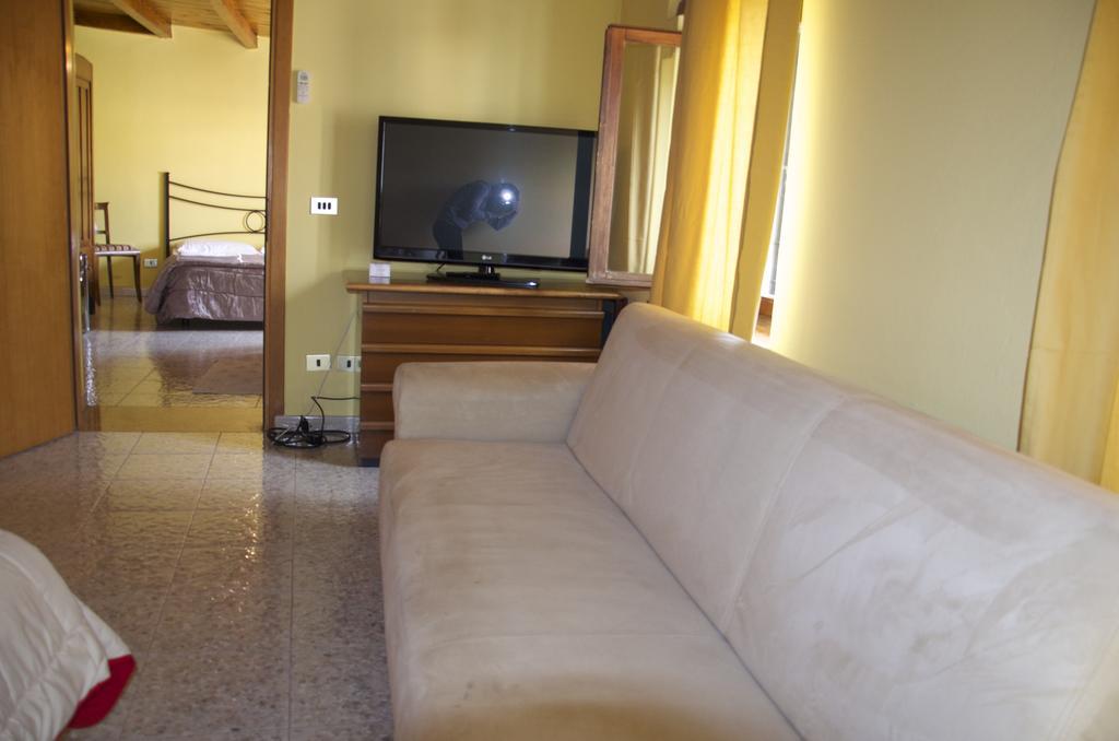 Locanda Al Centrale Caprino Veronese Zewnętrze zdjęcie